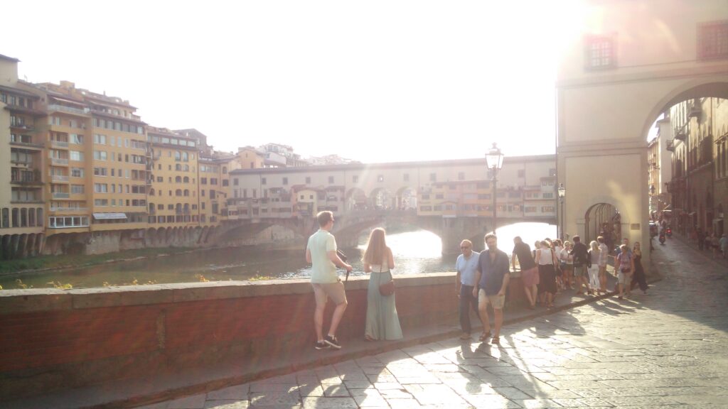 イタリア
フィレンツェ
フィレンツェの街並み
ヴェッキオ橋