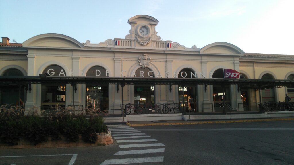 フランス
カルカッソンヌ
朝のカルカッソンヌ駅