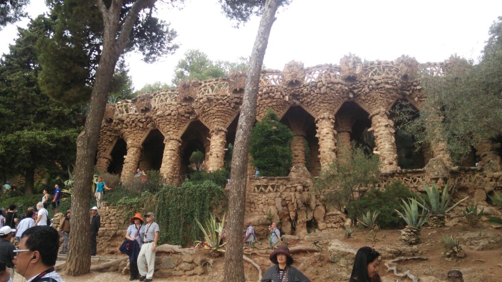 スペイン
バルセロナ
ガウディ
グエル公園