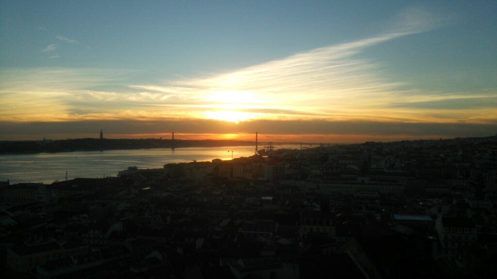 ポルトガル
リスボン
4月25日橋
サン・ジョルジェ城
夕陽