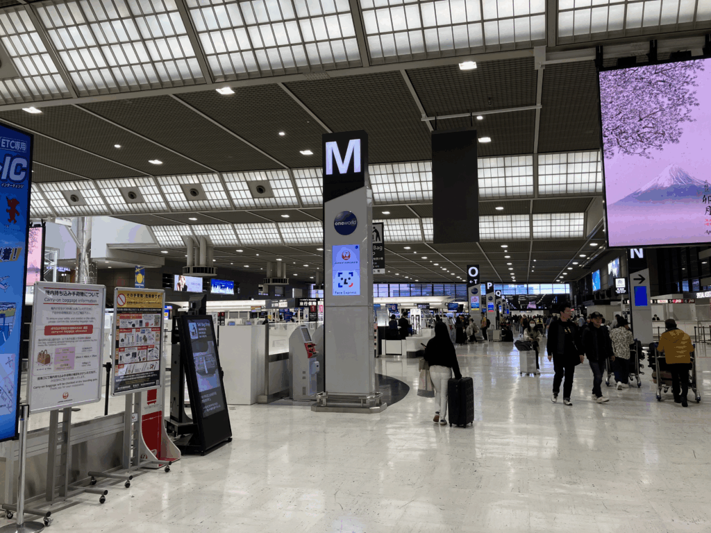香港、マカオ編
成田空港
出発ロビー
出発前