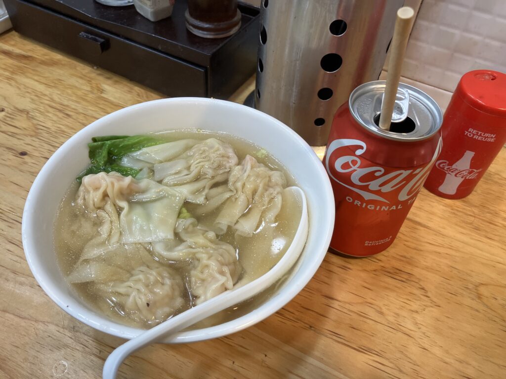 香港
夕飯
海老ワンタン塩そば
油麻地
夜市