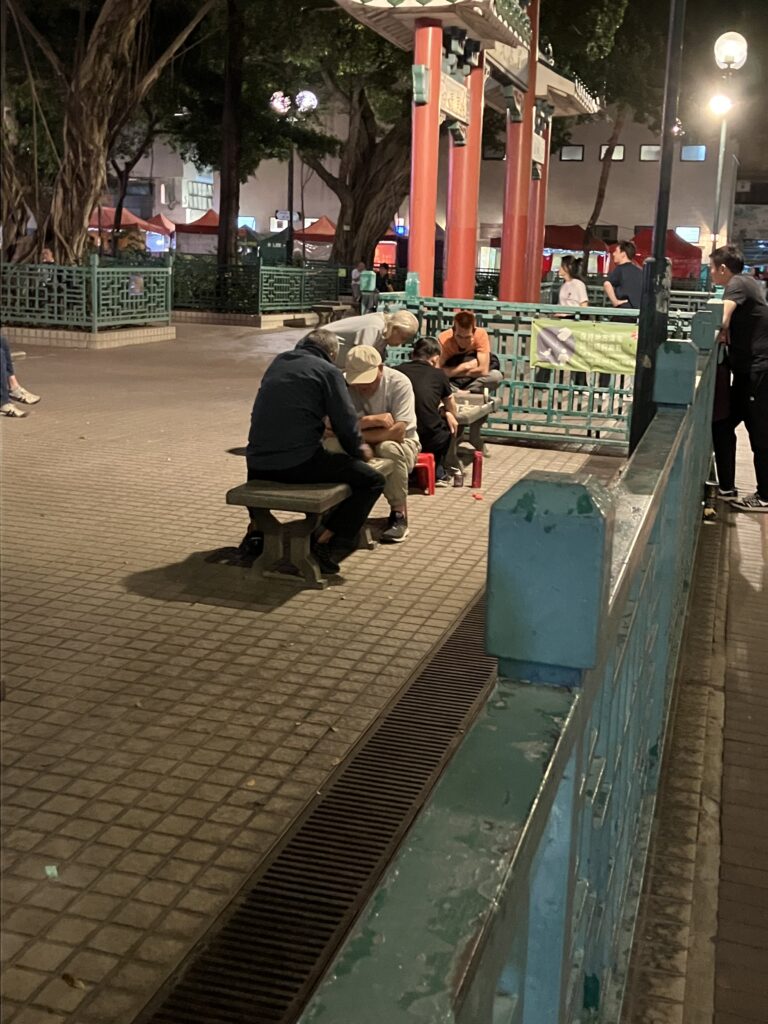 香港
九龍地区
油麻地天后廟
廟街夜市
ゲーム