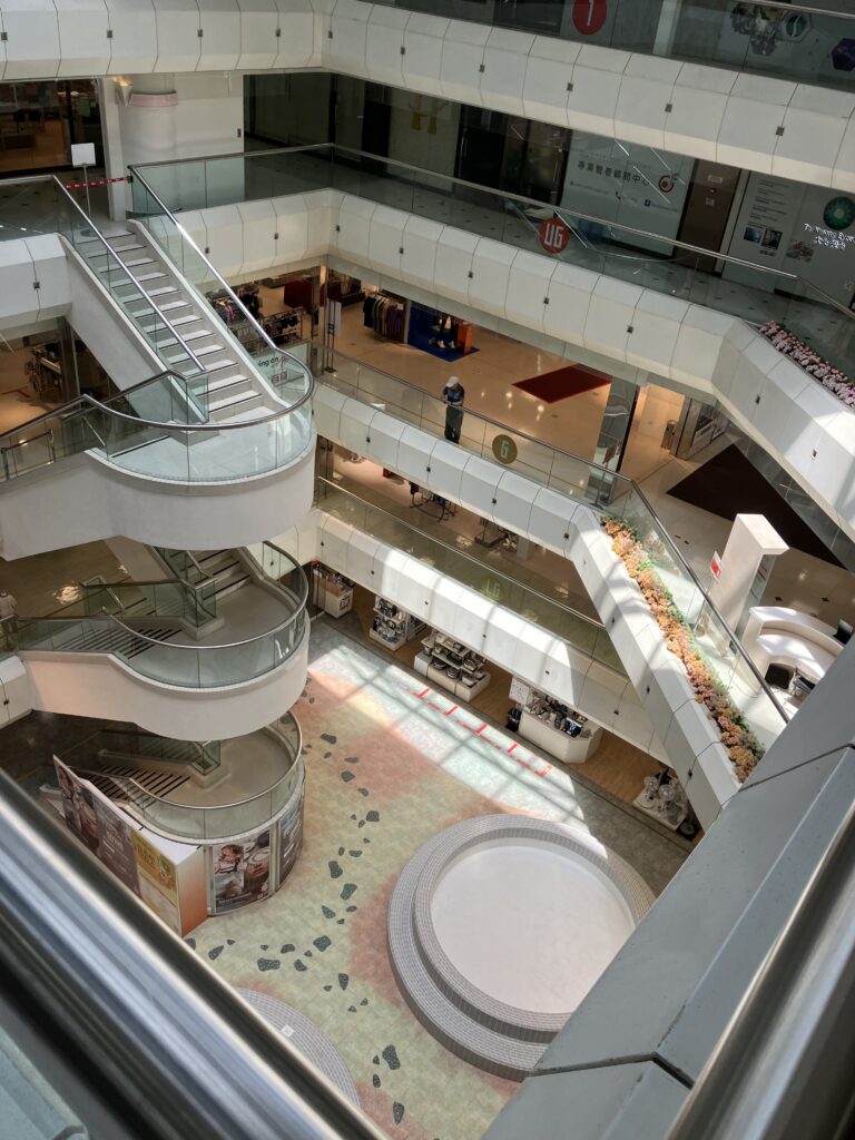 香港
永安廣場
Wing On Plaza
『ポリス・ストーリー』
ロケ地巡り
ジャッキー・チェン
