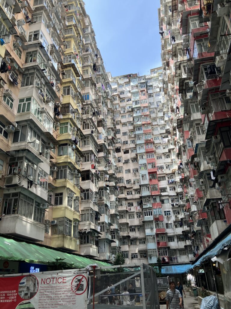 香港
香港島
鰂魚涌
モンスター・マンション
中庭