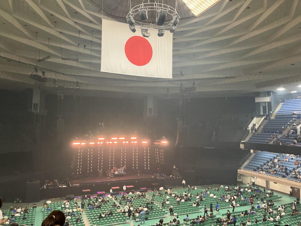 日本武道館
The Smashing Punpkins
スマパン
スマッシング・パンプキンズ
内部
開演前