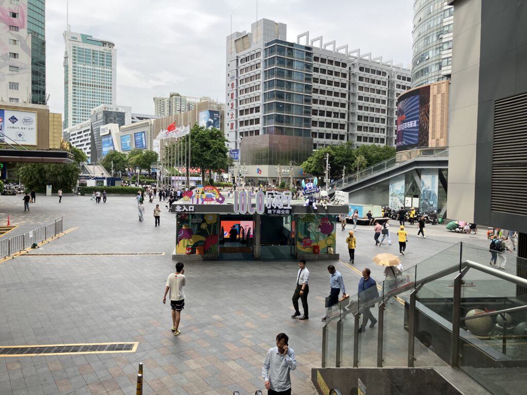 深圳
華強北
華強電子世界
広場
エスカレーター