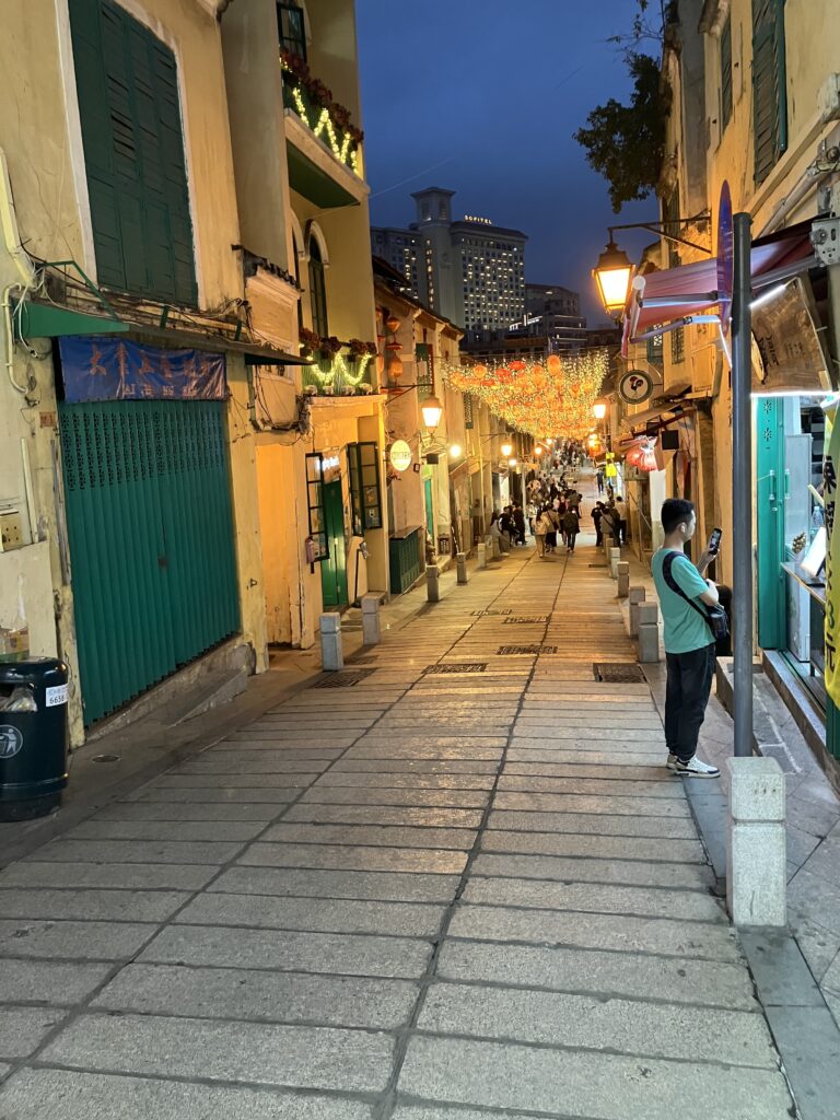 マカオ
裏路地
ライトアップ
装飾