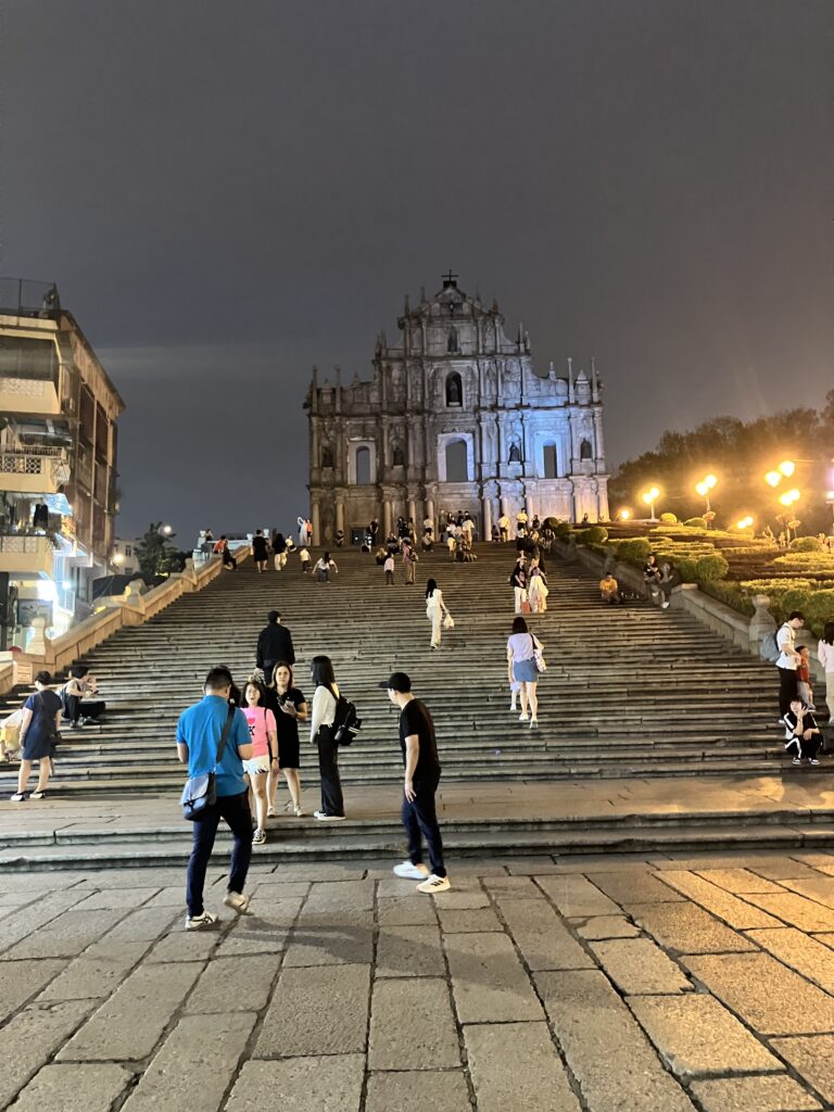 マカオ 聖ポール天主堂跡 階段 ライトアップ