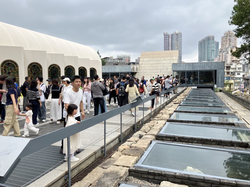 マカオ
マカオ歴史地区
聖ポール天主堂跡
カタコンベ
納骨堂