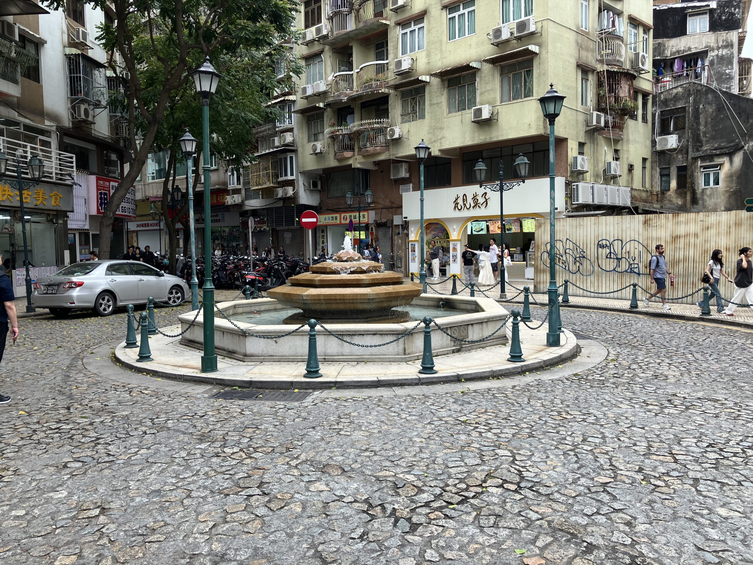 マカオ カモンエス広場 世界文化遺産 白鴿巢前地 噴水 ロータリー
