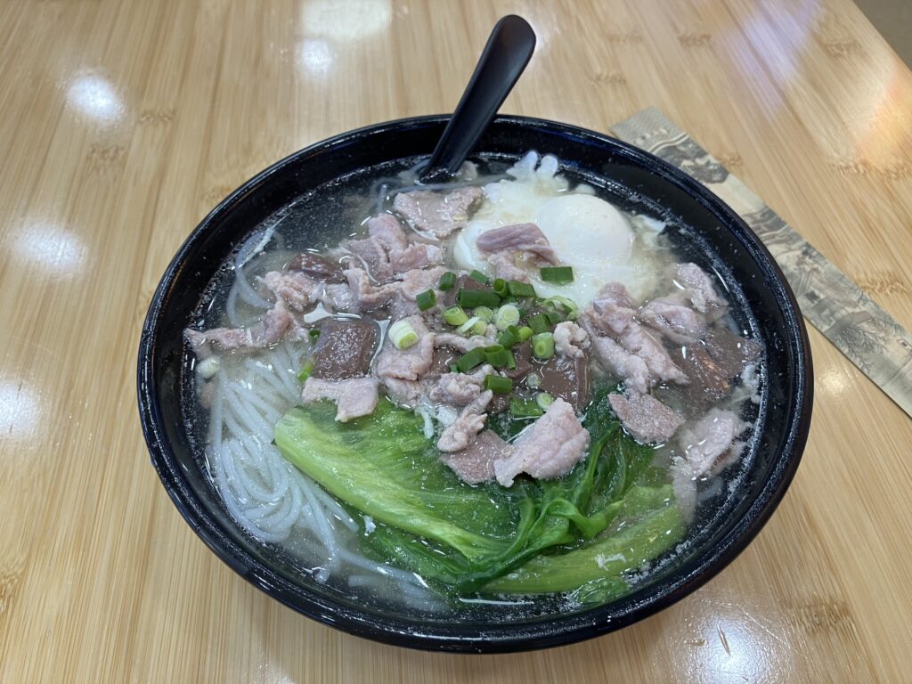 珠海
拱北口岸
地下街
フォー
牛肉麺