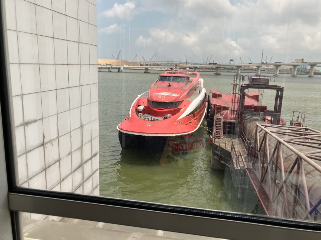 マカオ
国際フェリーターミナル
ターボジェット