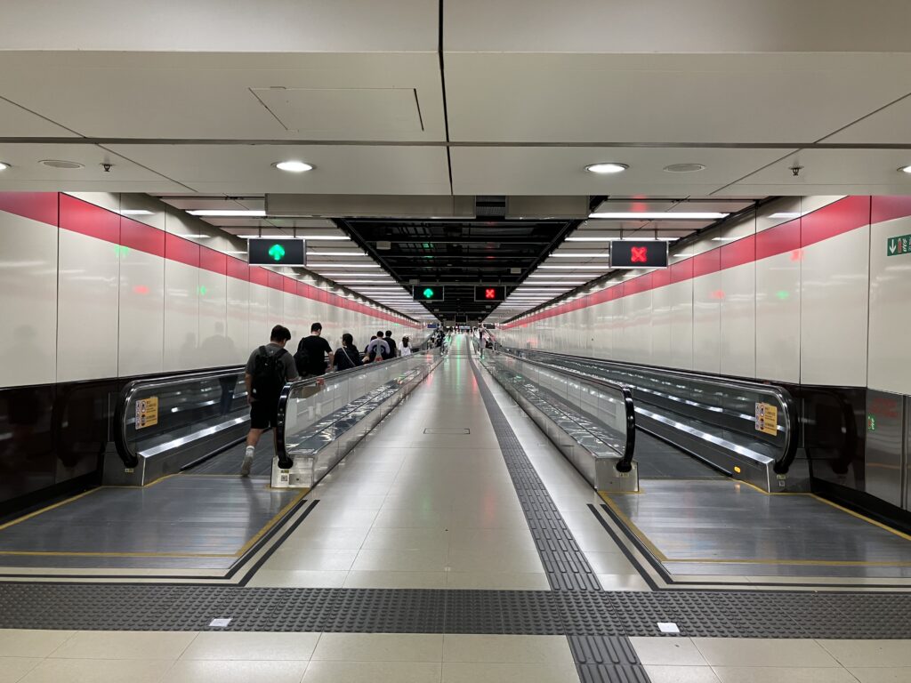 香港
メトロ
尖東
夜